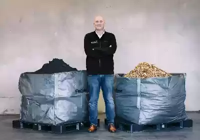 ﻿This startup uses wood chips to make graphite for EV batteries